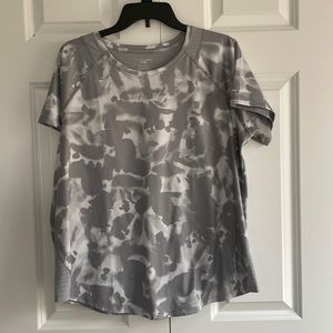 Tek Gear drytek top. Size XL. Gray print. Excellent condition.